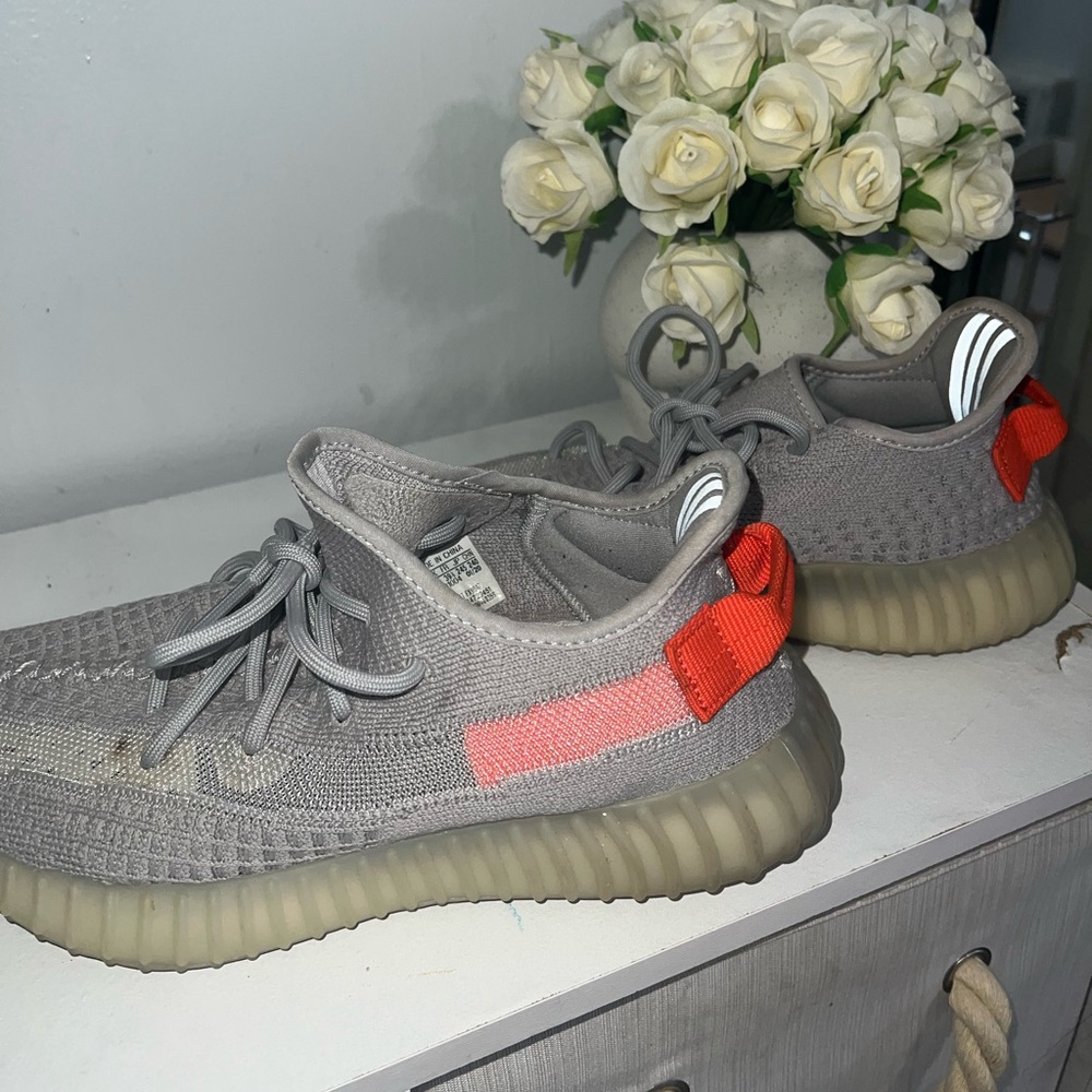 Adidas Yeezy boost 350 V2 tail lights